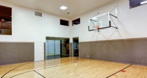 Knox Henderson Apartment Homes Basketball court